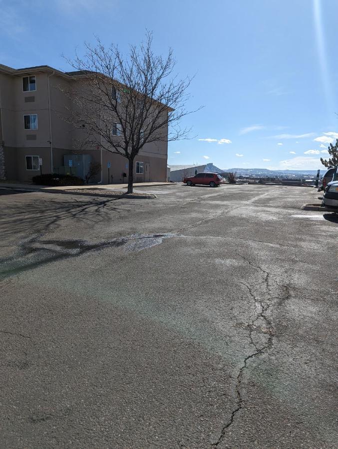 Days Inn & Suites By Wyndham Castle Rock Exterior photo