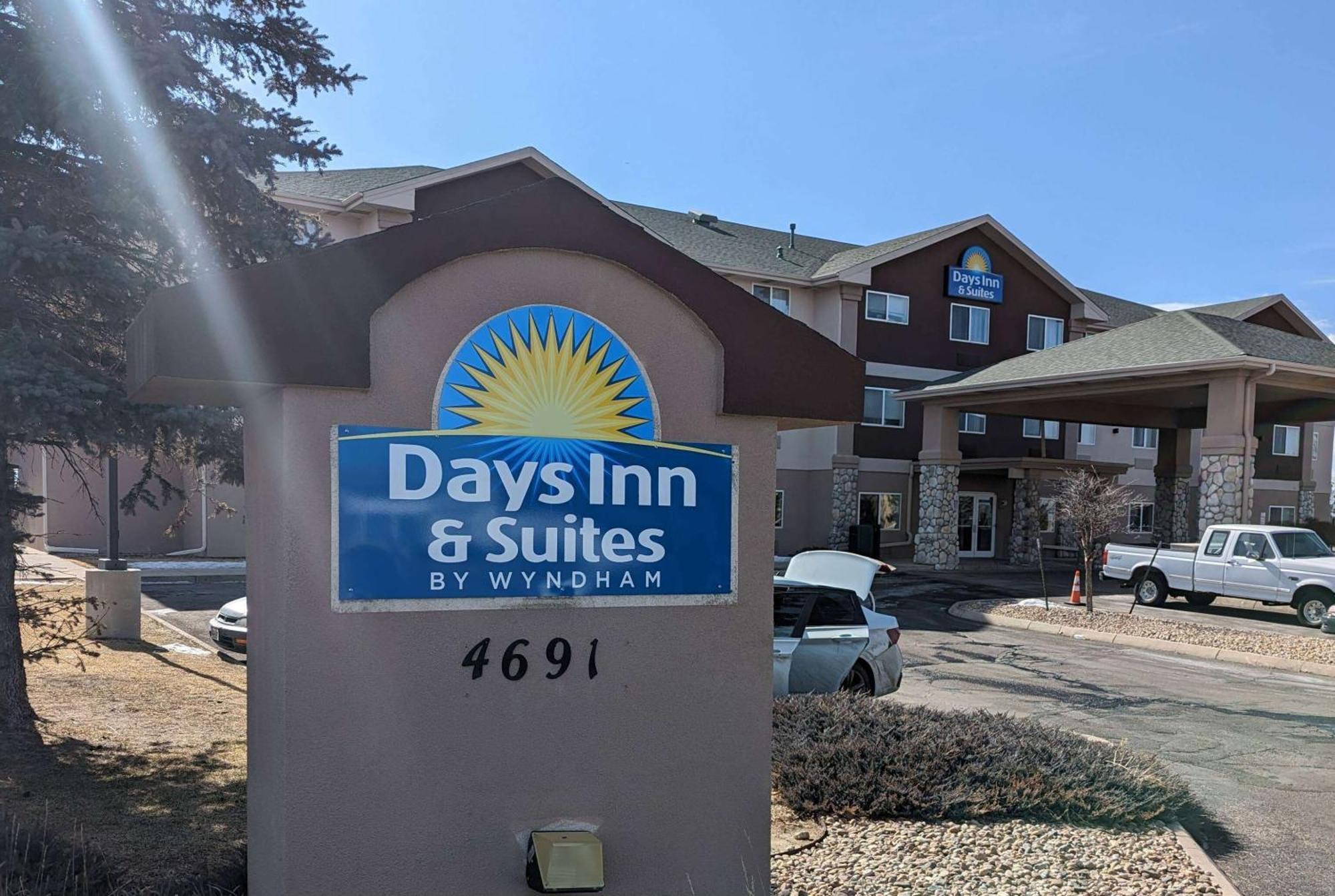 Days Inn & Suites By Wyndham Castle Rock Exterior photo